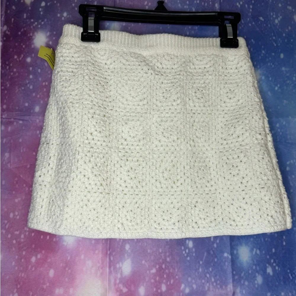 New girls art class white skirt 🛍